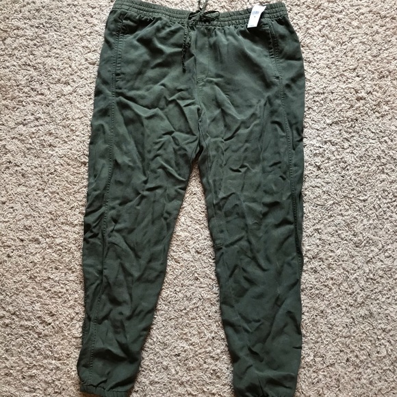 NWT GAP army green crop lounge pant - Picture 7 of 7